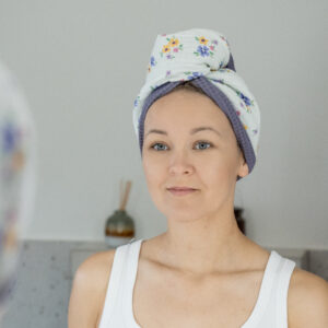 Ręcznik turban fioletowy w kwiaty Florentina